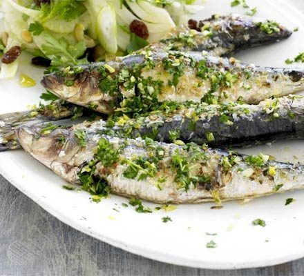 Sardinhas com salada de funcho siciliana
