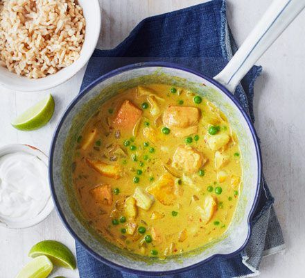 Caril de peixe com coco na panela