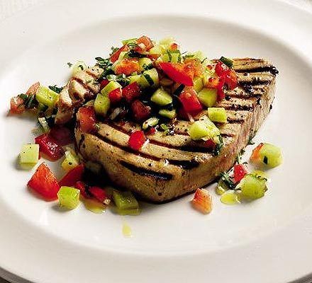 Bifes de atum com molho de pepino
