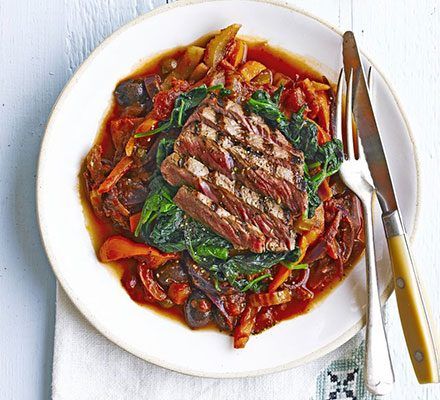 Bife grelhado com caponata de aipo e pimentão