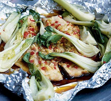 Peixe cozido no vapor ao estilo tailandês